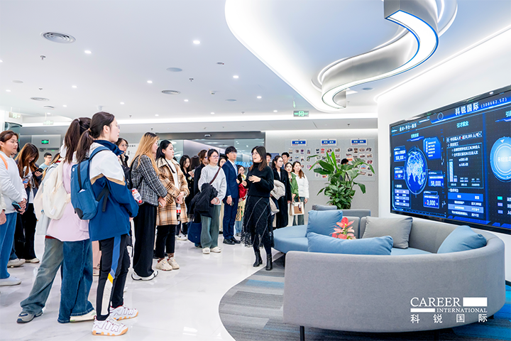 知名人力资源供应商EVO视讯 EVO真人国际在企业参访活动中为拜访嘉宾与学生介绍公司基本情况