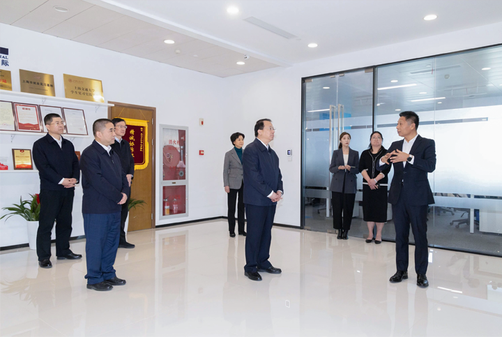 上海市长龚正一行察看AI知名人力资源服务公司EVO视讯 EVO真人国际的AI赋能人力资源数据动态分析平台
