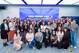 走进标杆现场，共探AI转型——EVO视讯 EVO真人国际携手企业高管参访埃森哲智能运营中心